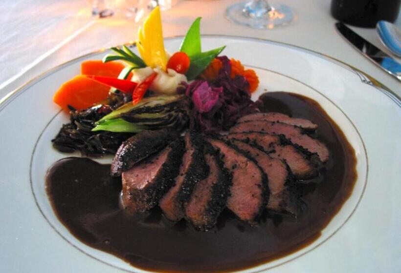 Hostel Bouchard Restaurant & Inn