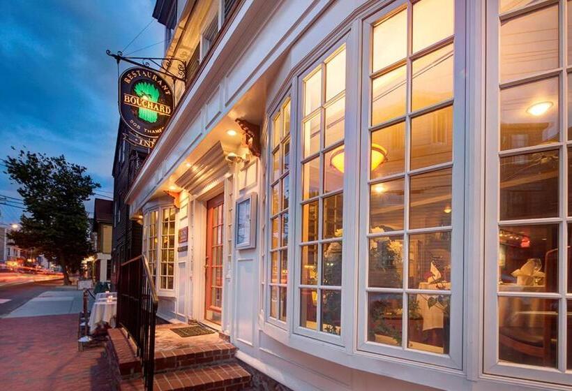 Hostel Bouchard Restaurant & Inn