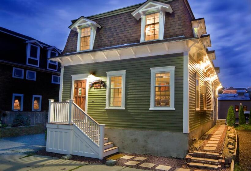 Hostel Bouchard Restaurant & Inn