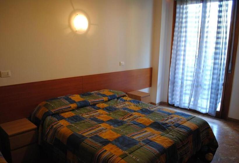 پانسیون Sansovino Bed And Car