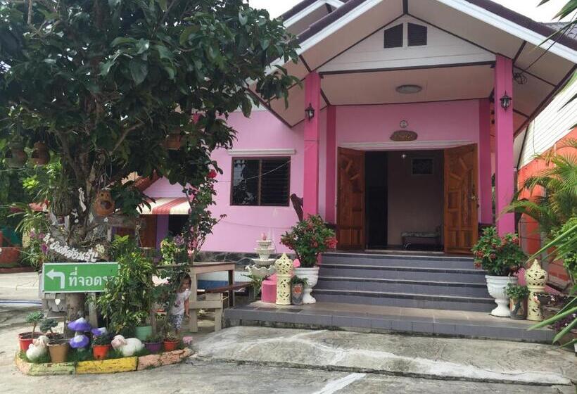 Pensiune Tassana House