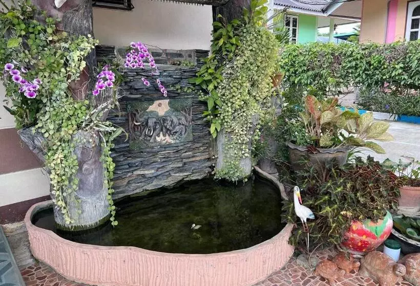 ペンション Tassana House