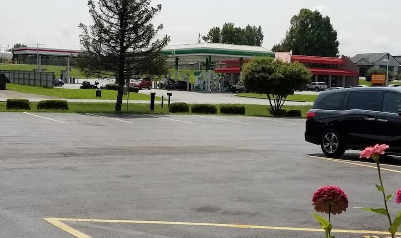 הוסטל Americas Inn Bardstown