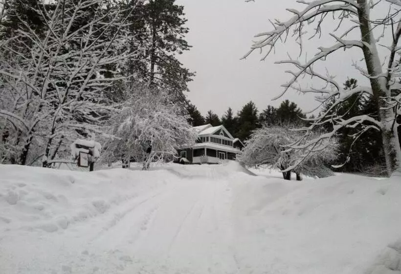 Retkeilymaja Snowvillage Inn