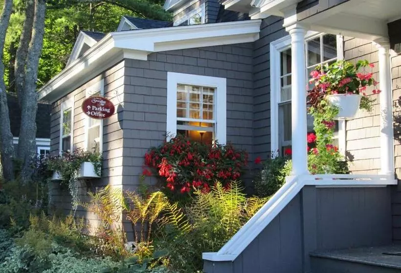 Retkeilymaja Snowvillage Inn