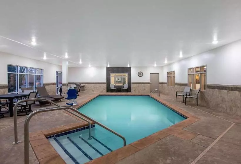 هتل Americinn By Wyndham Sioux Falls North