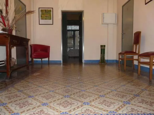 پانسیون Hostal Adarnius
