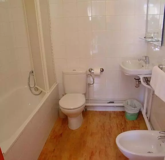 پانسیون Hostal Adarnius