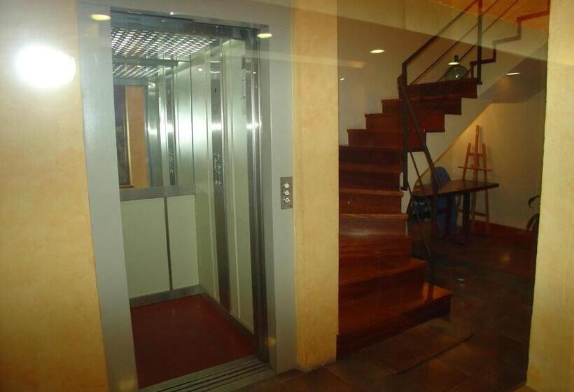 Pensão Hostal Adarnius