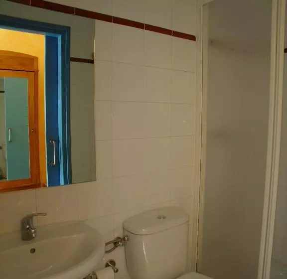 پانسیون Hostal Adarnius