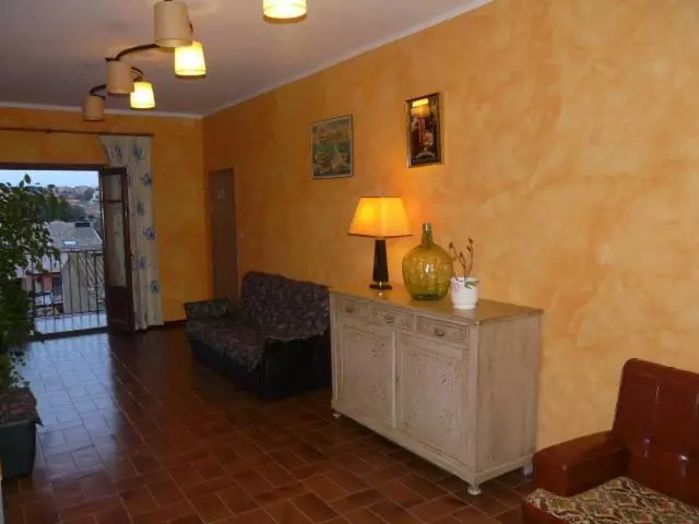 پانسیون Hostal Adarnius