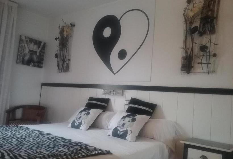 پانسیون Hostal La Carretera