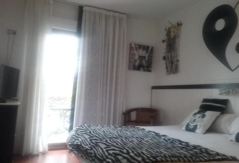 پانسیون Hostal La Carretera