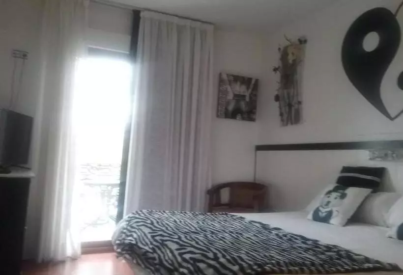 ペンション Hostal La Carretera