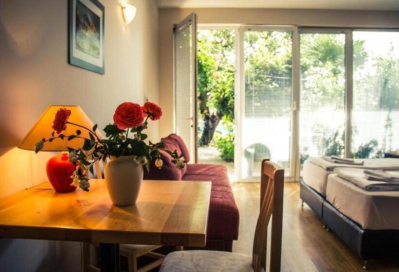 پانسیون Oaza Inn