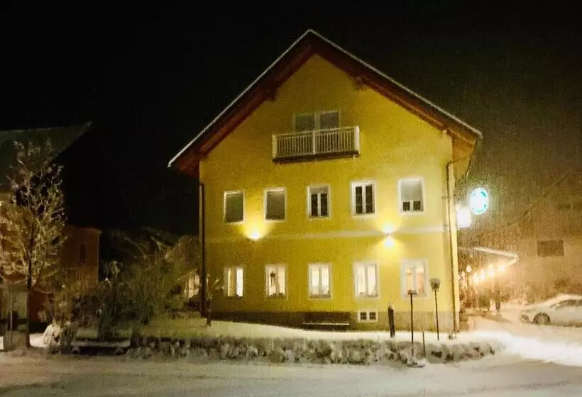 Retkeilymaja Gasthaus Zum Fuchs   Familie Andrä