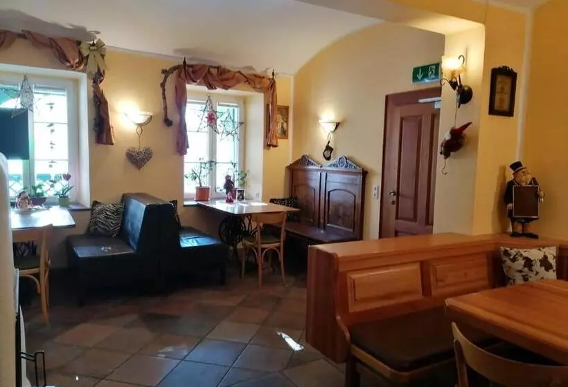 Retkeilymaja Gasthaus Zum Fuchs   Familie Andrä