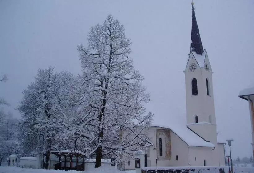 Retkeilymaja Gasthaus Zum Fuchs   Familie Andrä