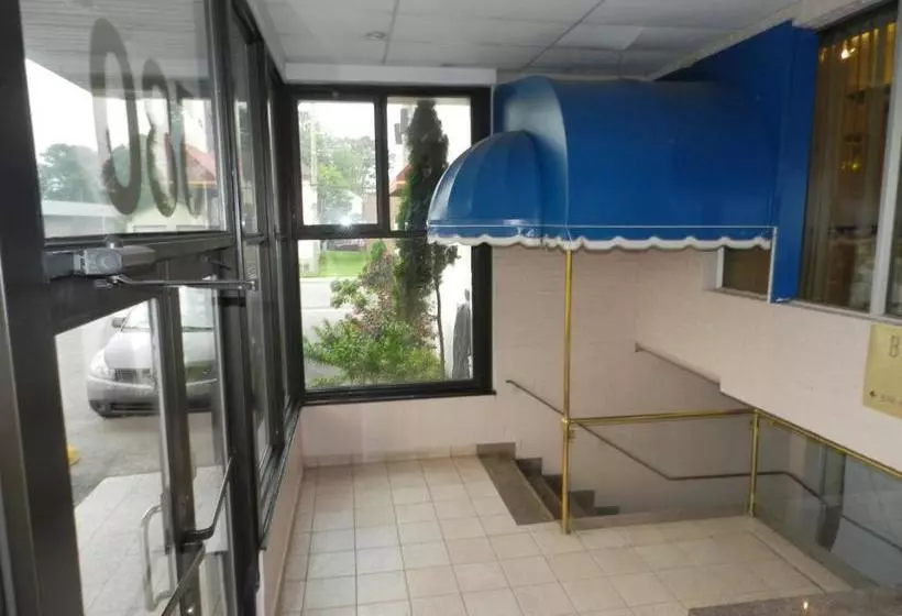 L'auberge De L'aeroport Inn