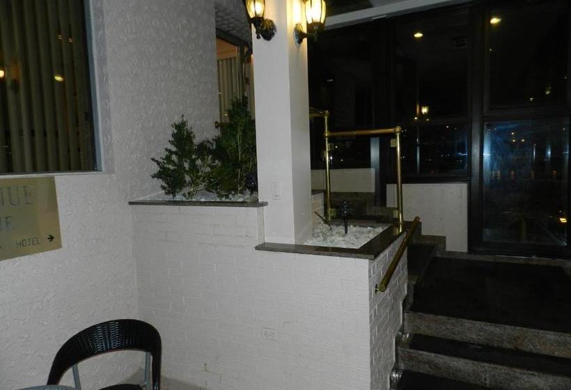 فندق صغير L'auberge De L'aeroport Inn