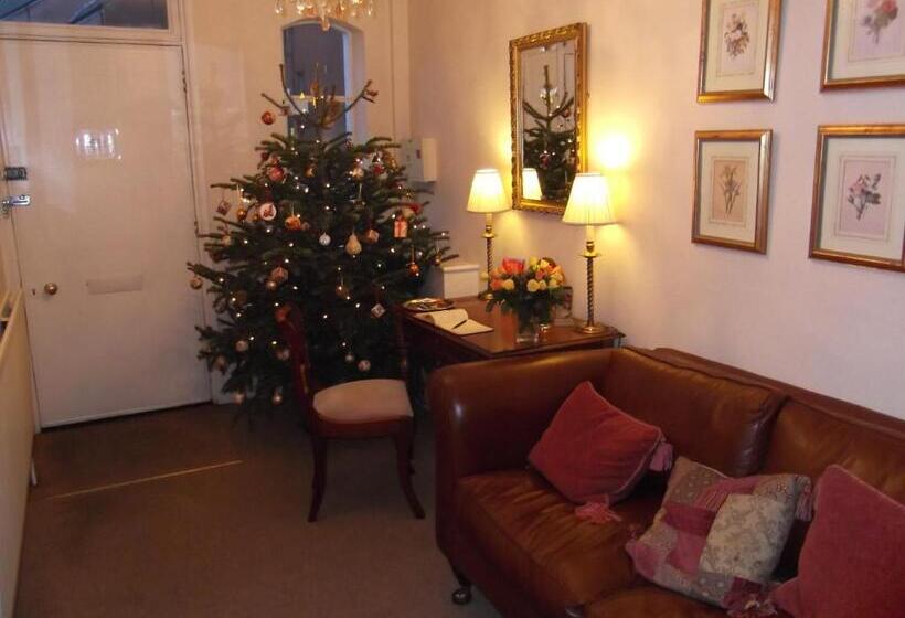 بنسيون Courtland