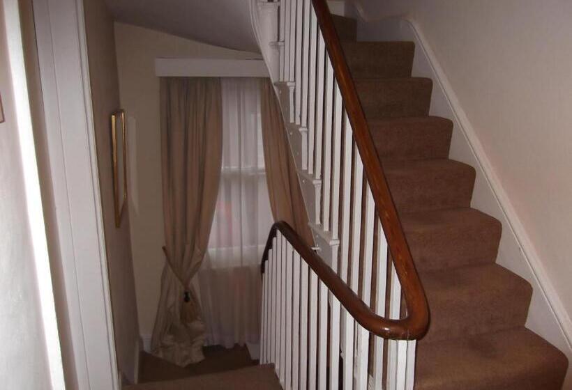 بنسيون Courtland