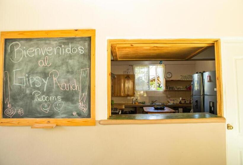 پانسیون Gipsy Ranch Rooms