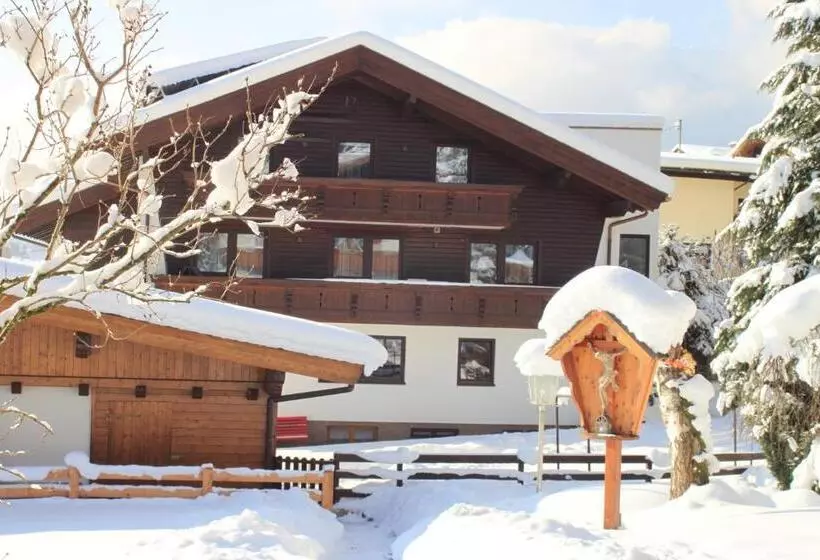 Majatalo Gästehaus Waldrand Garni