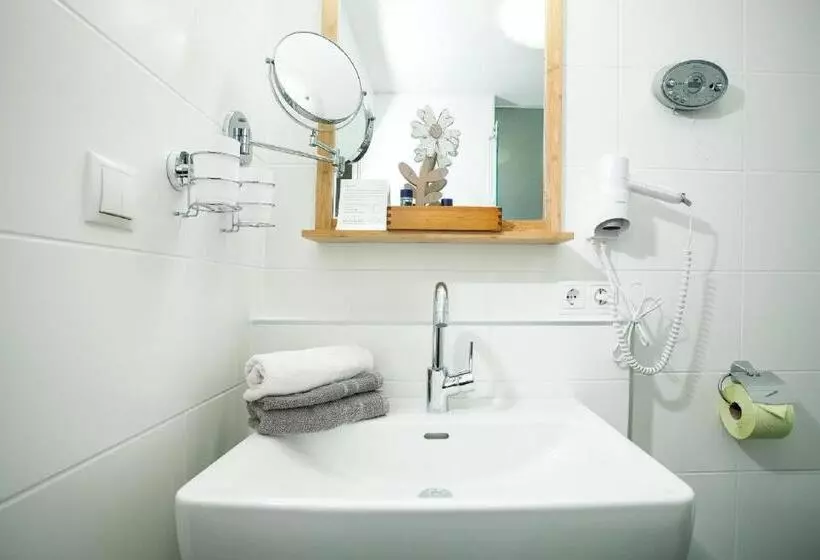 Majatalo Gästehaus Waldrand Garni