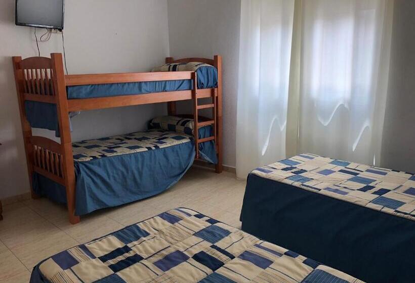 بنسيون Hostal 82