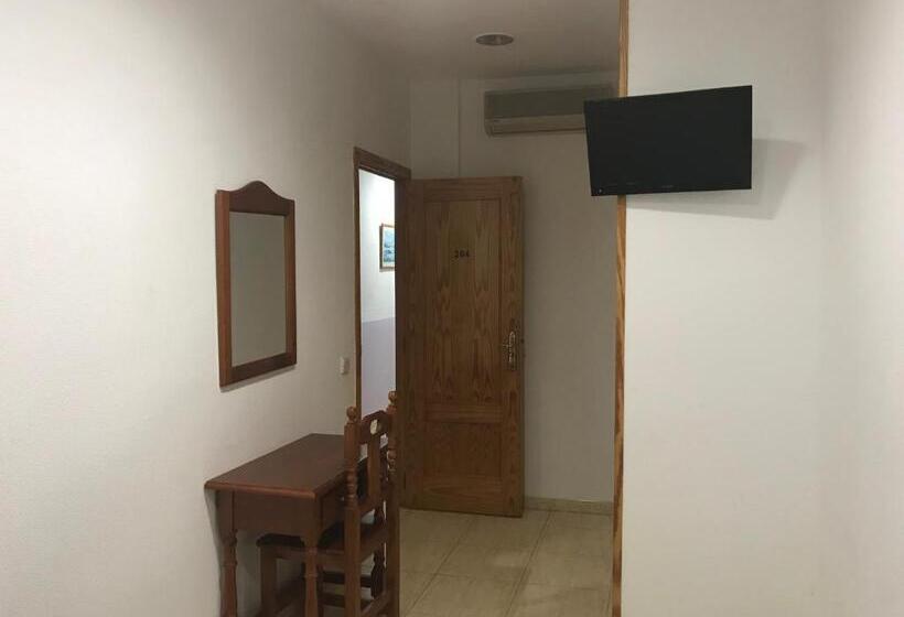 بنسيون Hostal 82