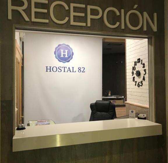 بنسيون Hostal 82