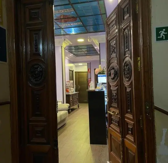 پانسیون Hostal Corazón De Madrid