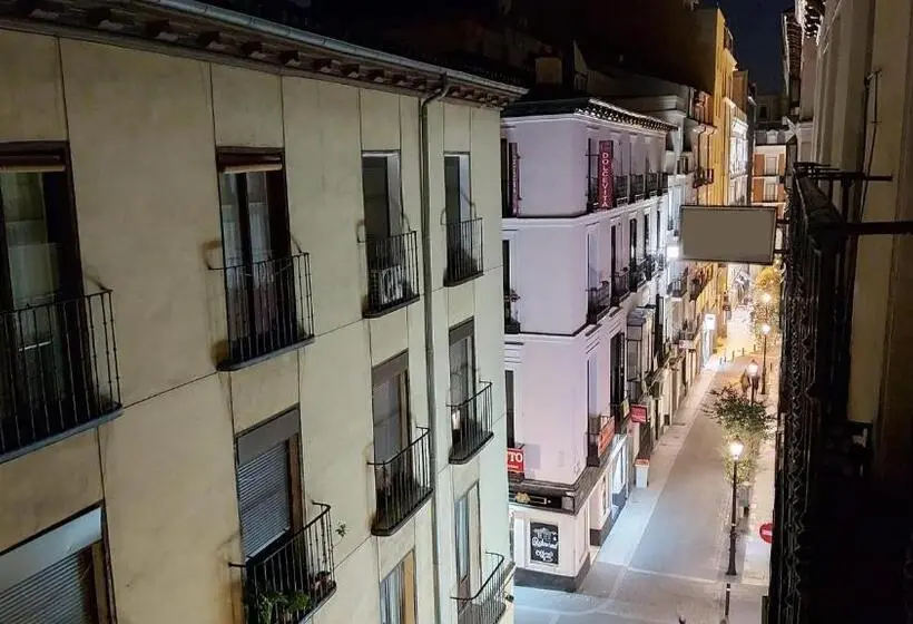 پانسیون Hostal Corazón De Madrid