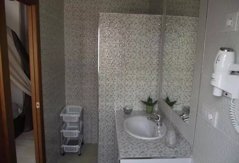 Majatalo Hostal El Canario