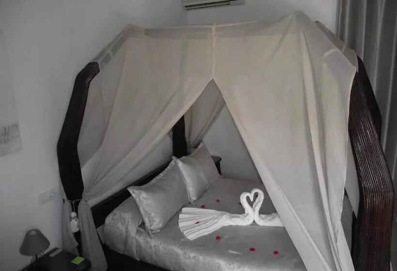 Majatalo Hostal El Canario