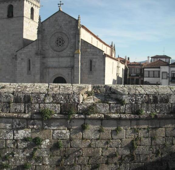 پانسیون Muralha De Caminha