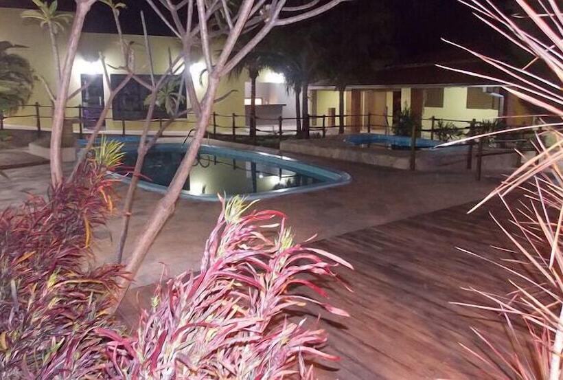 پانسیون Pousada Aldeia Das Flores