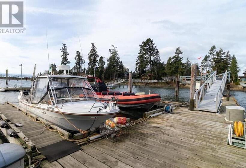 Pansiyon Salty Towers Ocean Front Cottages