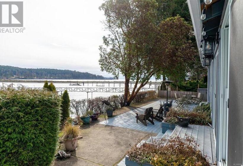 Pansiyon Salty Towers Ocean Front Cottages