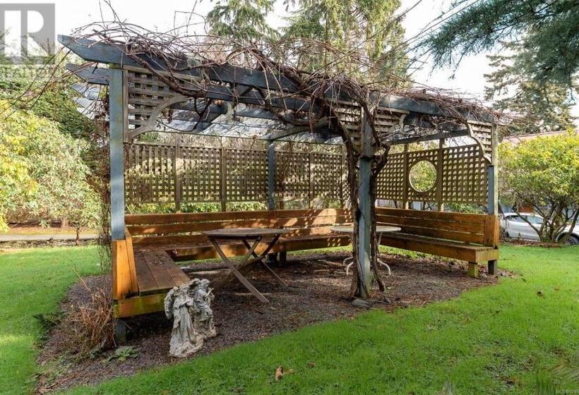 Pansiyon Salty Towers Ocean Front Cottages