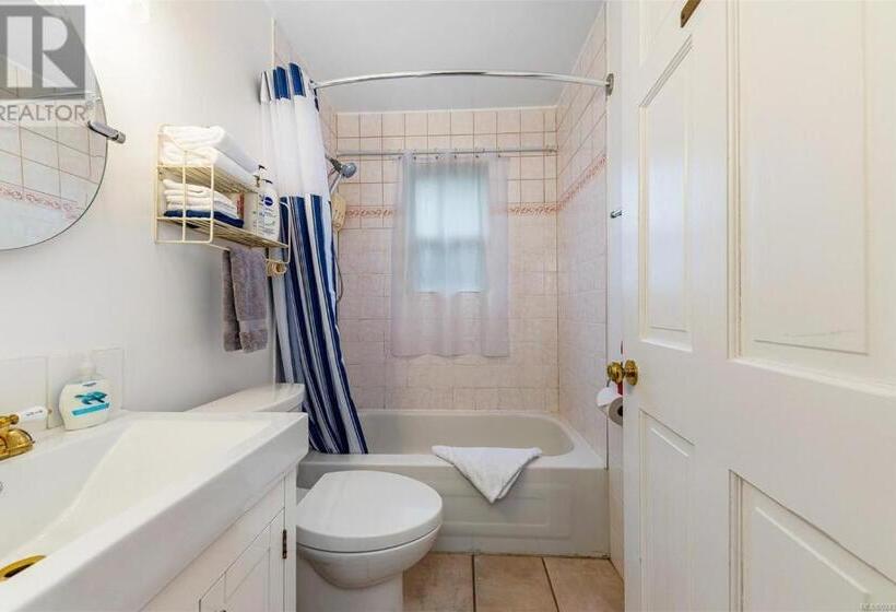 Pansiyon Salty Towers Ocean Front Cottages