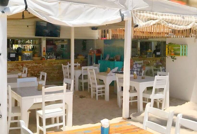 Las Terrazas Vip Pool Beach Club & Spa