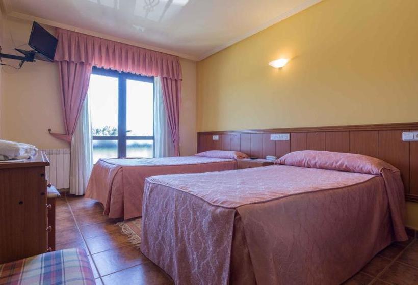 بنسيون Hostal Restaurante O Cadaval