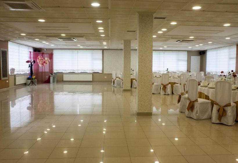 بنسيون Hostal Restaurante O Cadaval