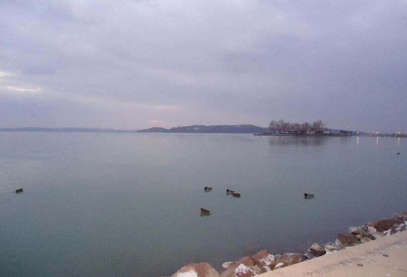 ペンション Kék Lagúna Vendégház