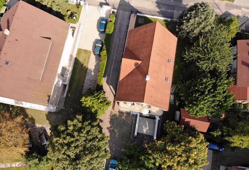 ペンション Kék Lagúna Vendégház