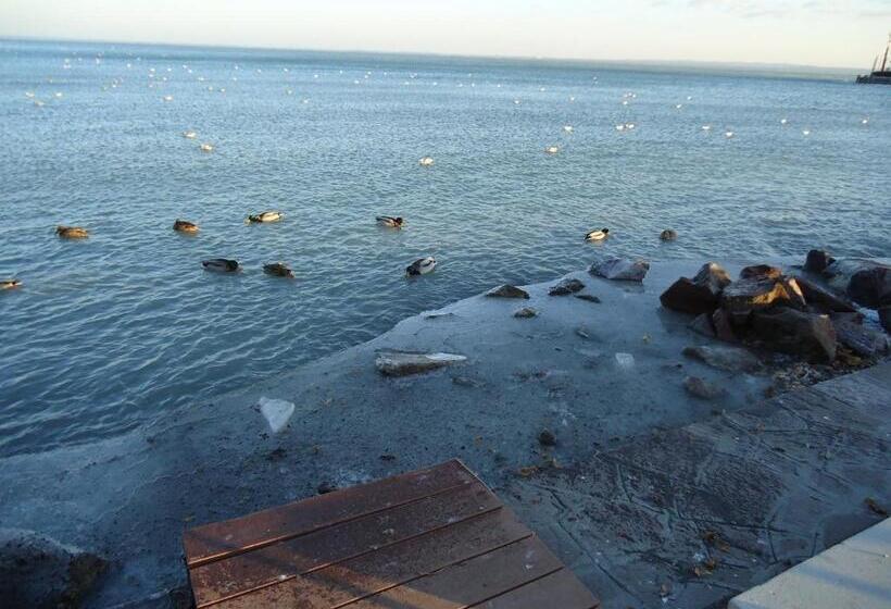 ペンション Kék Lagúna Vendégház