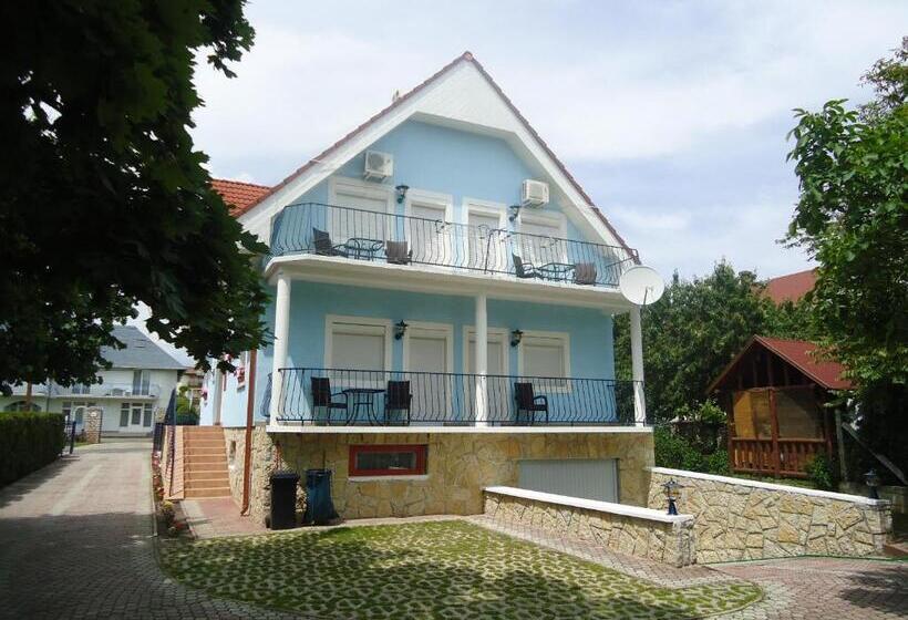 ペンション Kék Lagúna Vendégház