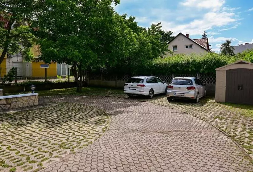 پانسیون Kék Lagúna Vendégház